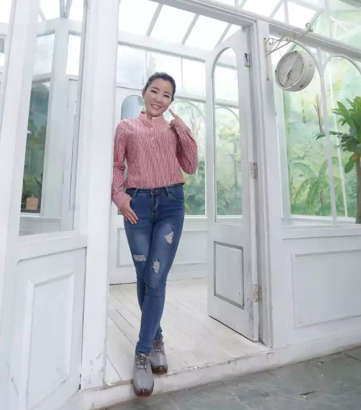 Photo of Jing Guo, an artist.